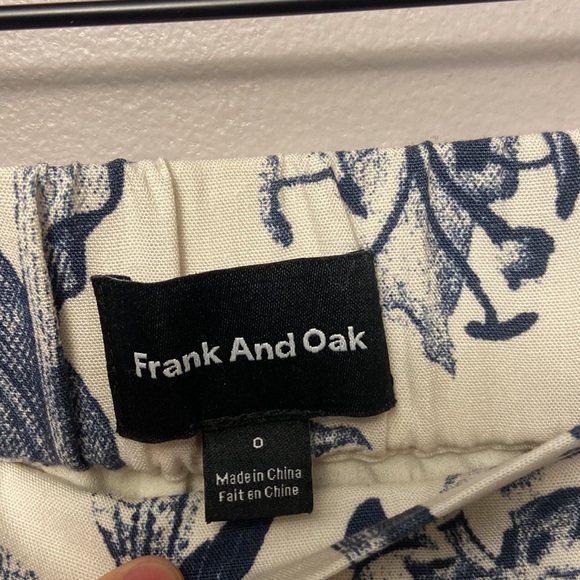 Cropped Flowy Floral Trousers - Picture 3 of 4